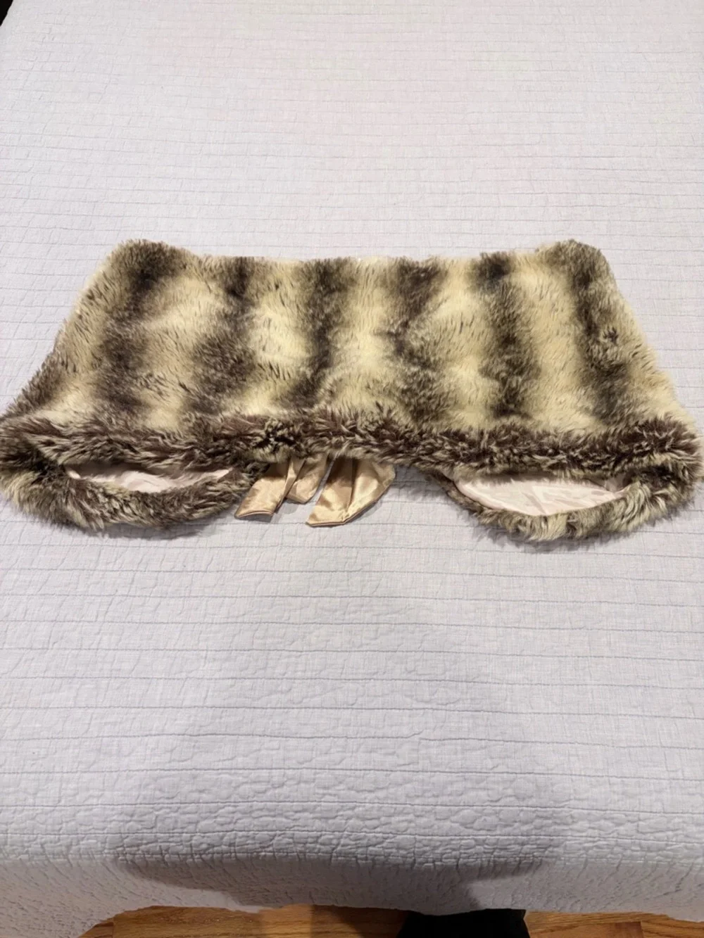 Beau Bois Faux Fur Capelet Shawl Satin Tie Closure Size L